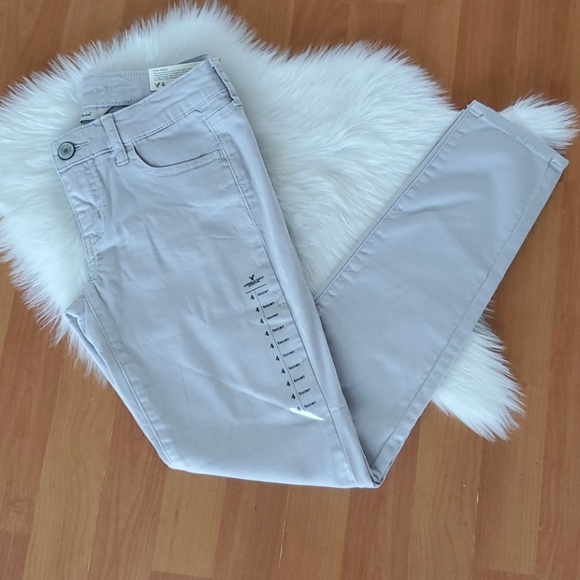 NWT American Eagle light gray jegging sz 4 Short